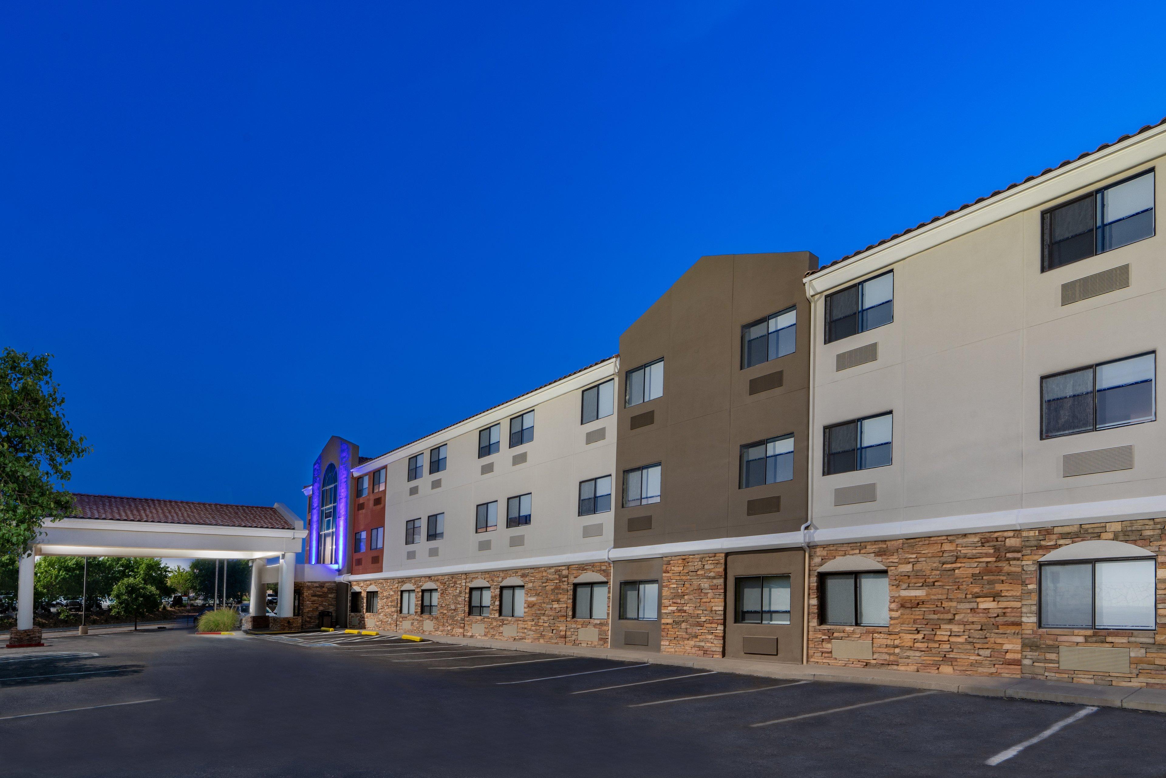 Holiday Inn Express Hotel & Suites Albuquerque - North Balloon Fiesta Park By Ihg Exterior foto
