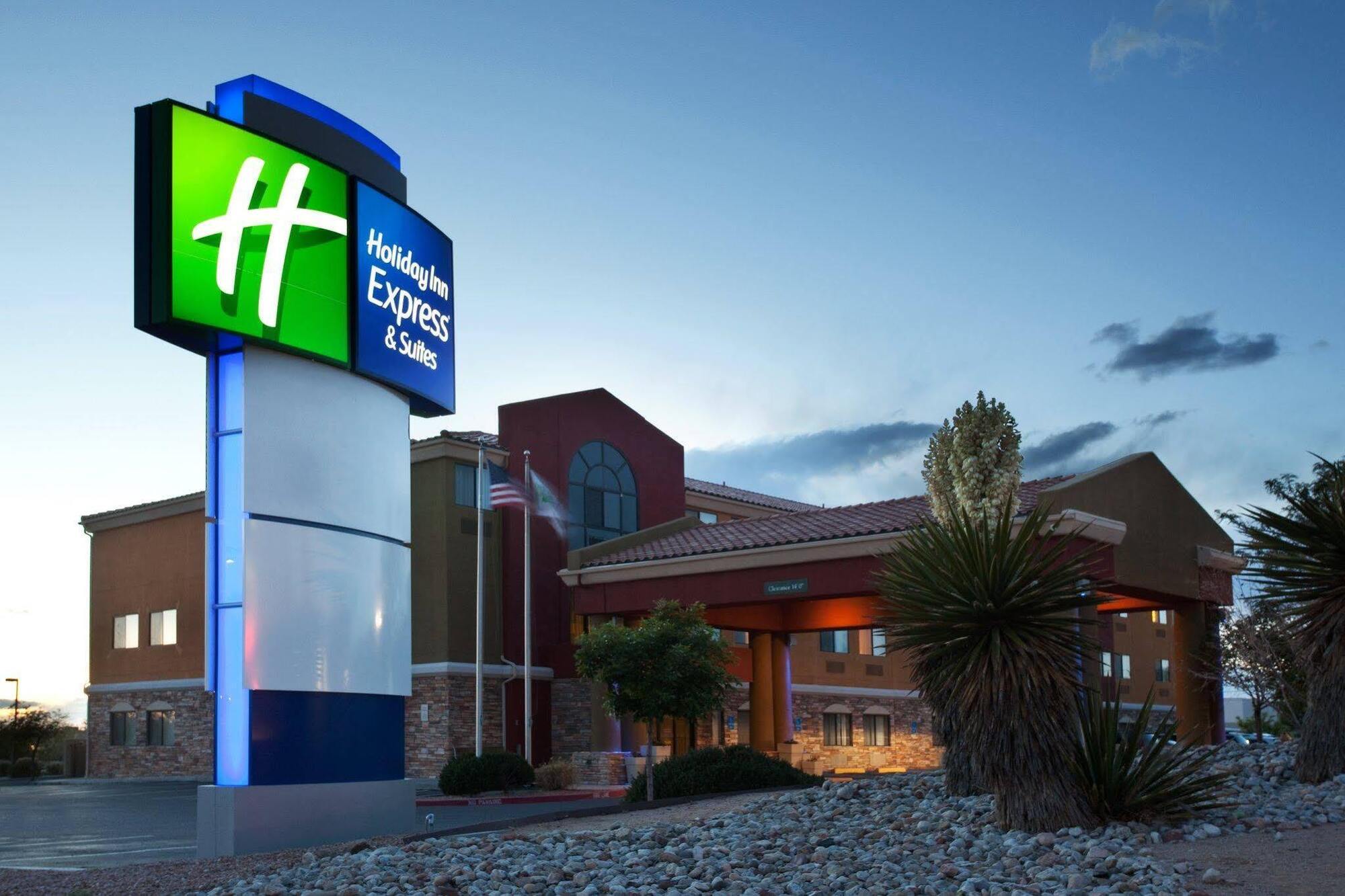 Holiday Inn Express Hotel & Suites Albuquerque - North Balloon Fiesta Park By Ihg Exterior foto